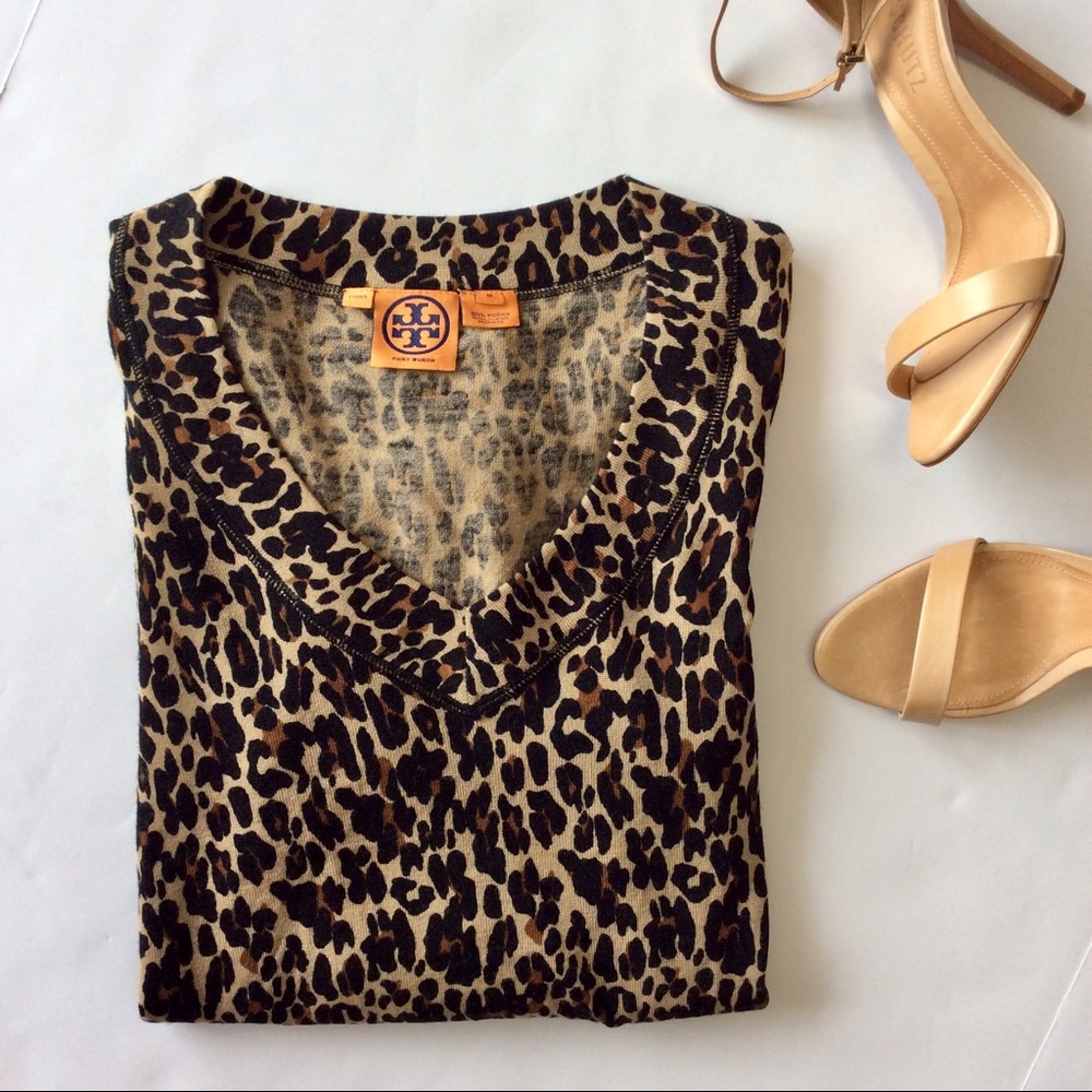 SOLD🌸🌸Tory Burch V-Neck Animal Print Sweater